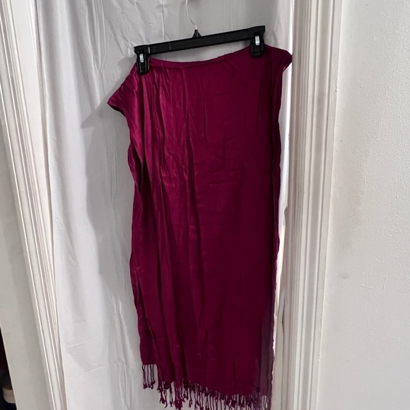 CHARMING Charlie maroon scarf/shawl - Picture 1 of 3
